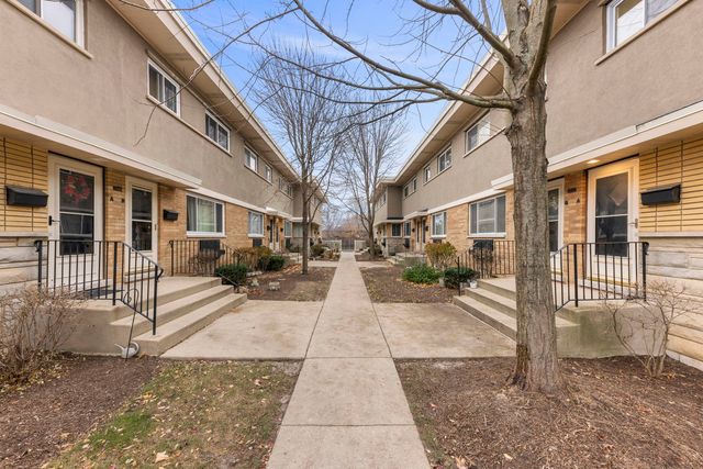 $250,000 | 626 South Milwaukee Avenue, Unit A | Libertyville