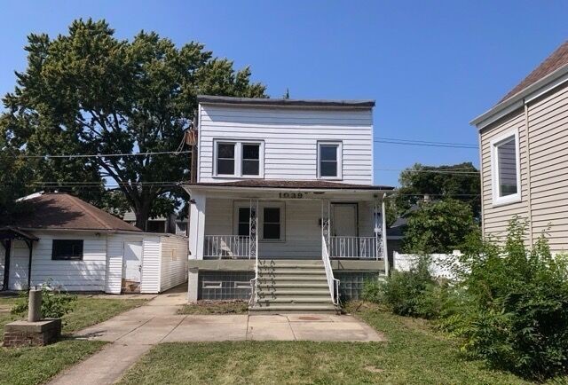 a view of house with yard