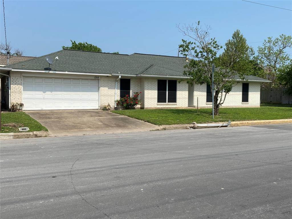 front view of house with a yard