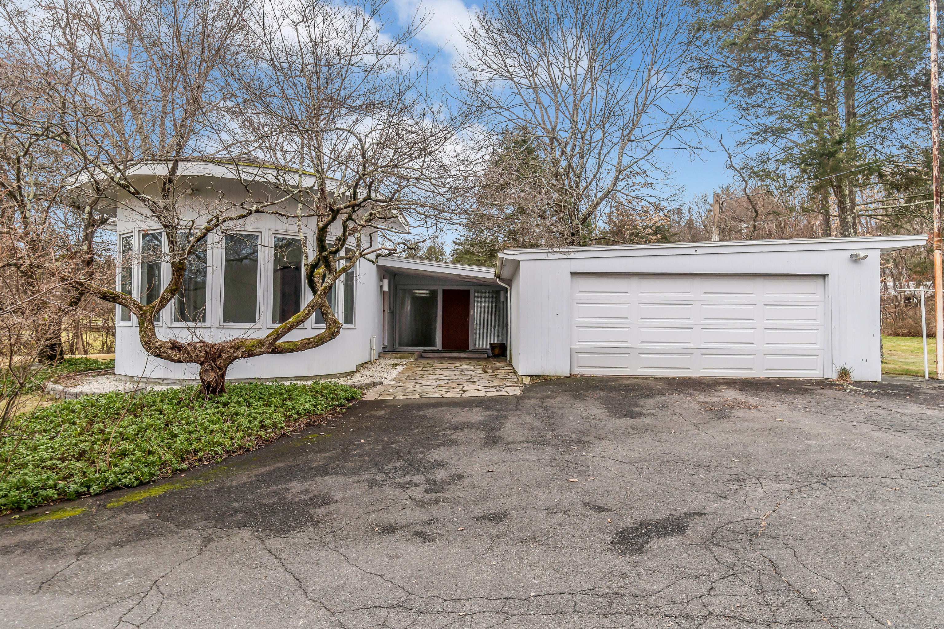 a view of a house with a yard and garage