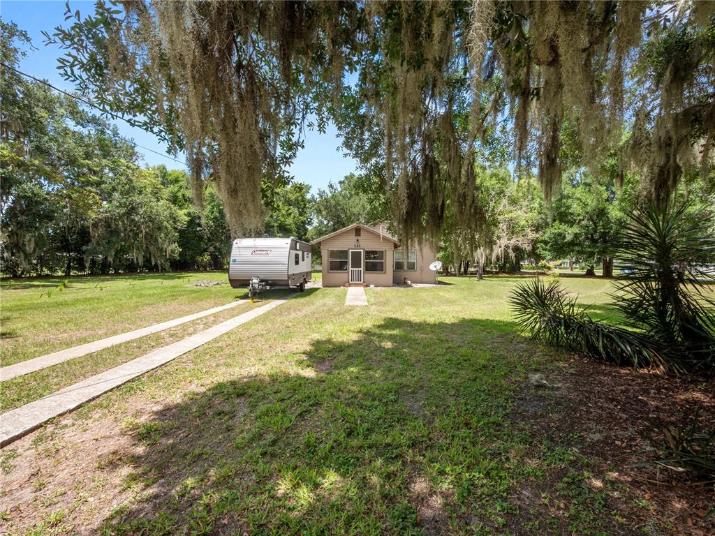 a view of a house with a yard