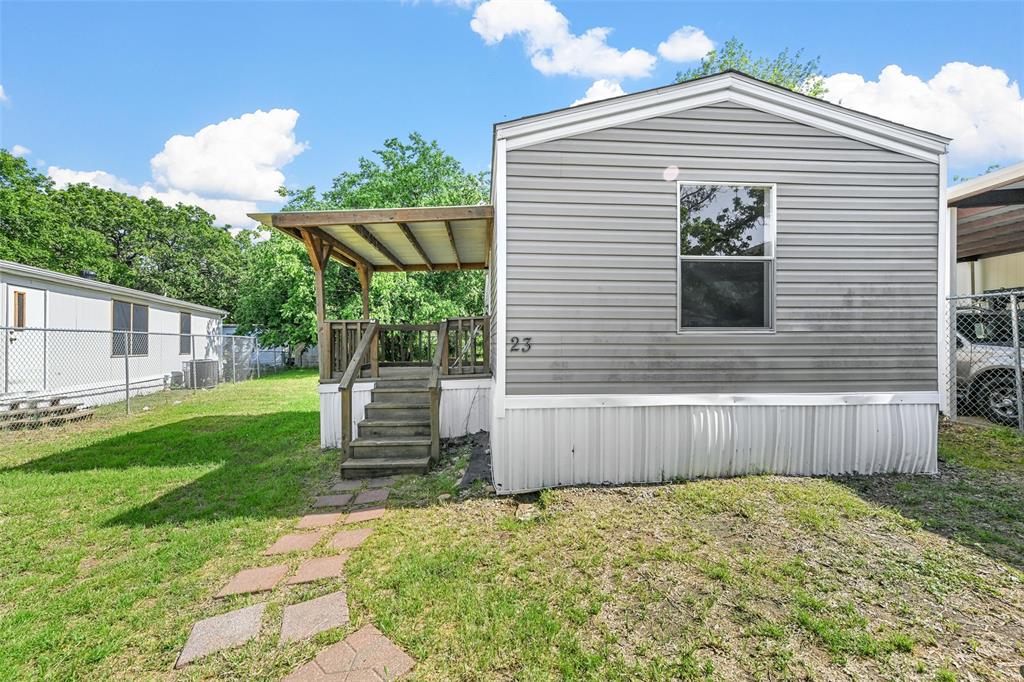 a view of a house with a backyard