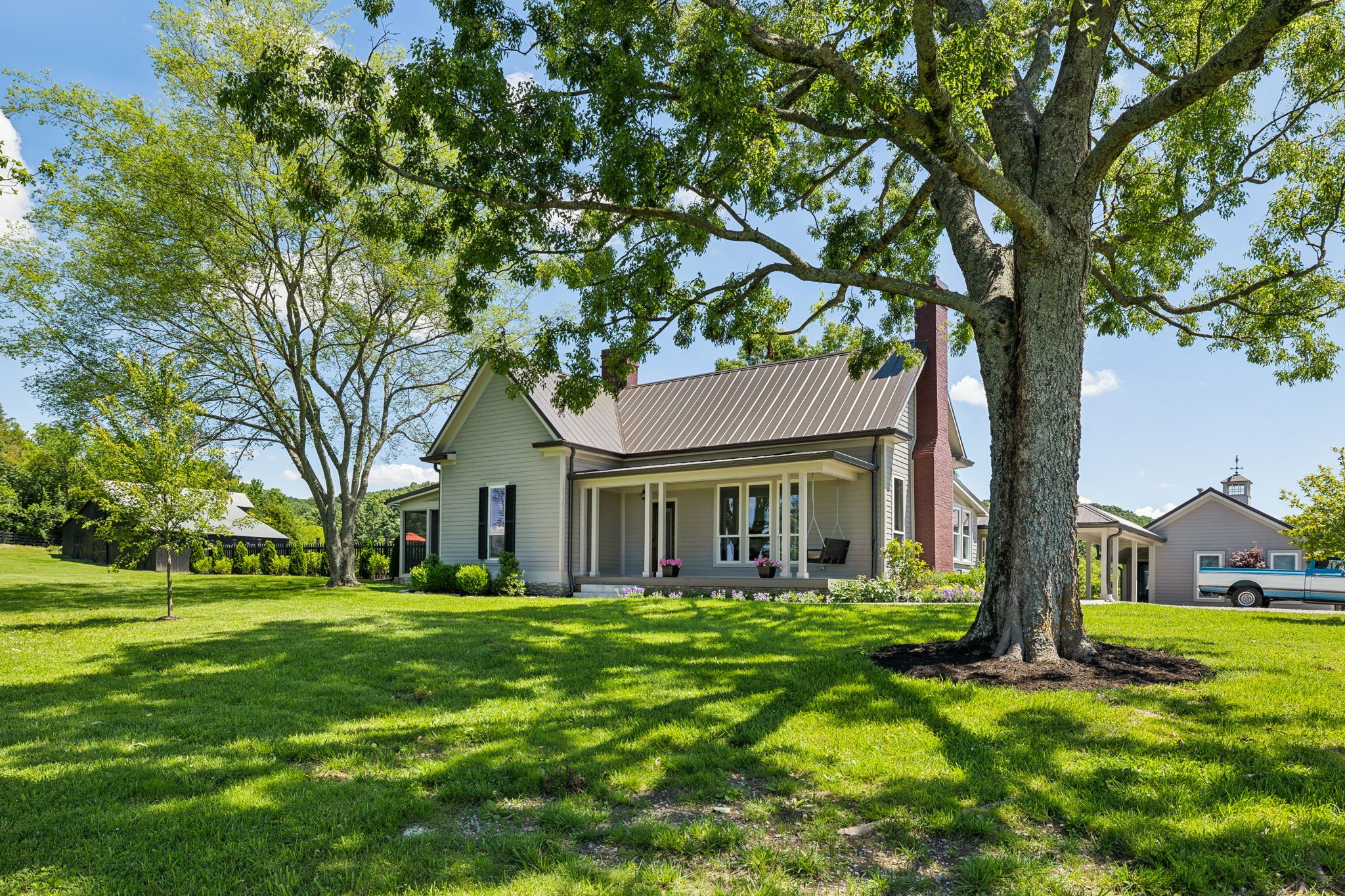 Circa 1900; The most important home in Williamson County the road is named after. Convenient to almost everywhere in the area, everyone knew where this home was located. The history of this home has been meticulously recreated inside and out.