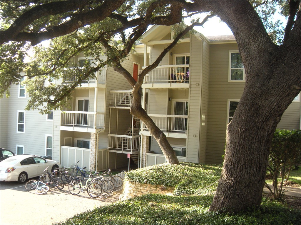 a house view with a outdoor space