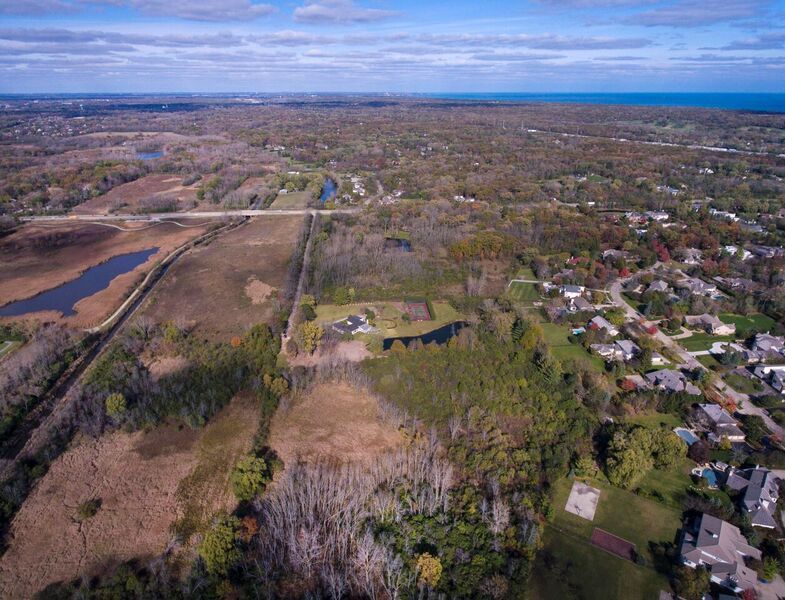 an aerial view of residential house and lake view