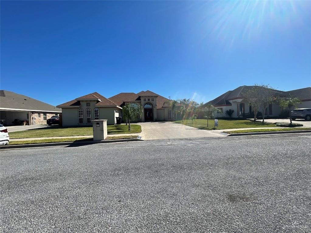 View of front of home featuring a front yard