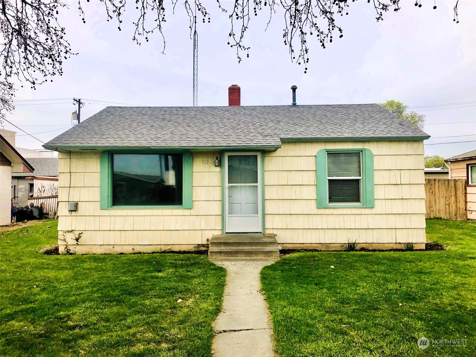 a front view of house with yard