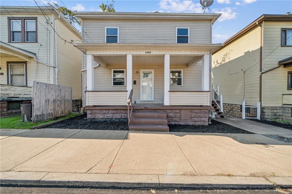 a front view of house with yard