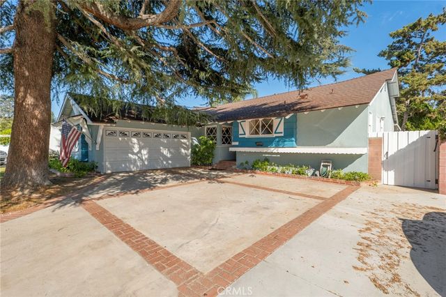 $874,000 | 8944 Odessa Avenue | North Hills