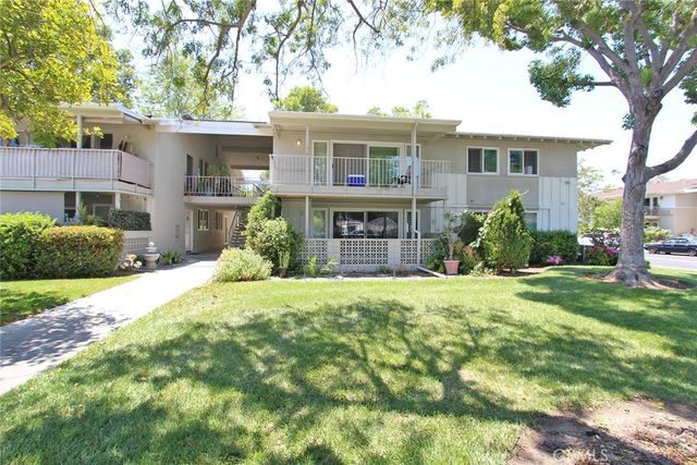 $370,000 | 390 Avenida Castilla, Unit B | Laguna Woods