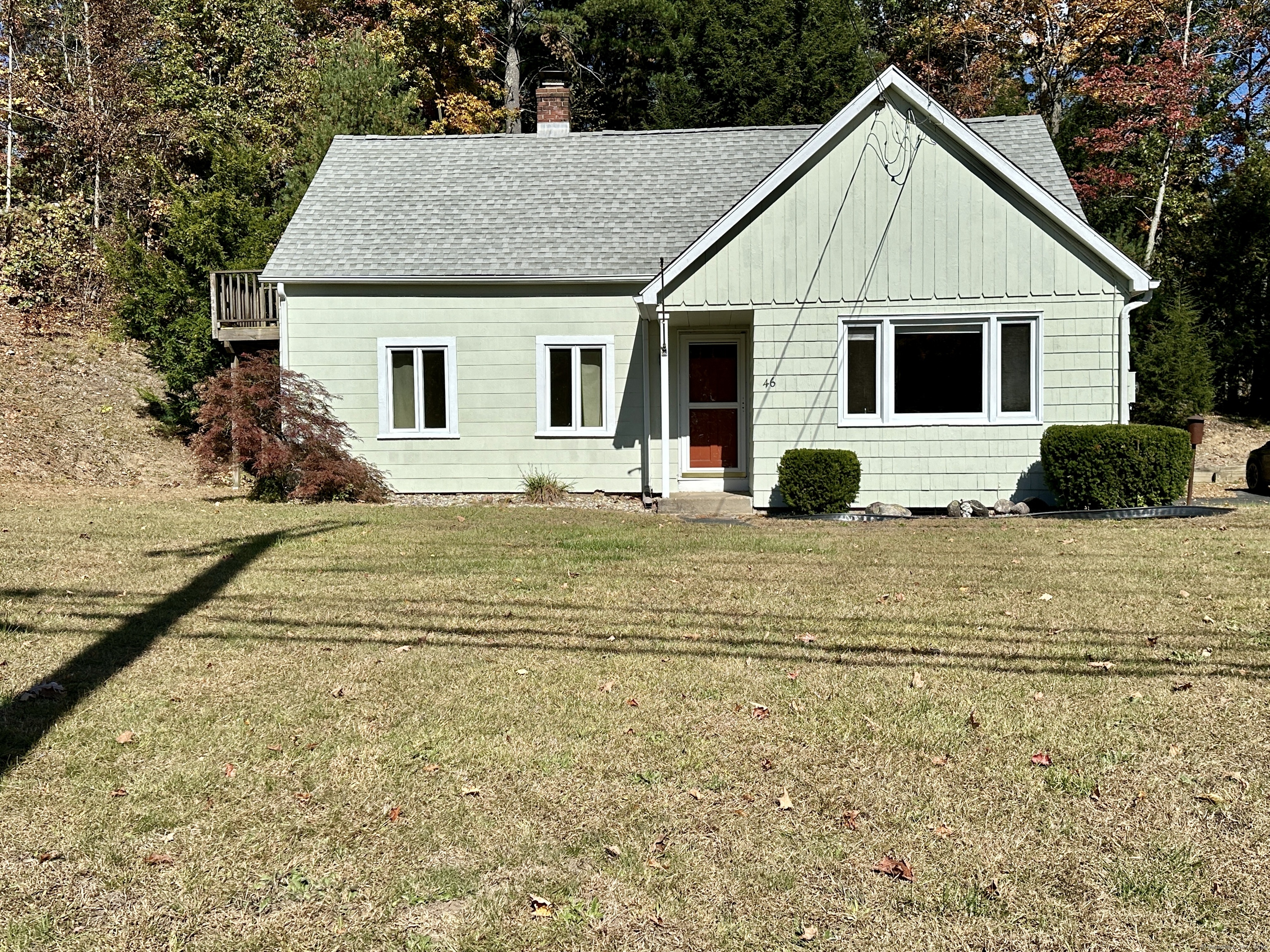 a view of a house with a yard