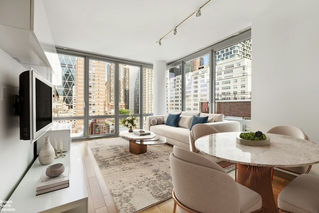 $1,350,000 | 310 West 52nd Street, Unit 11J | Hell's Kitchen