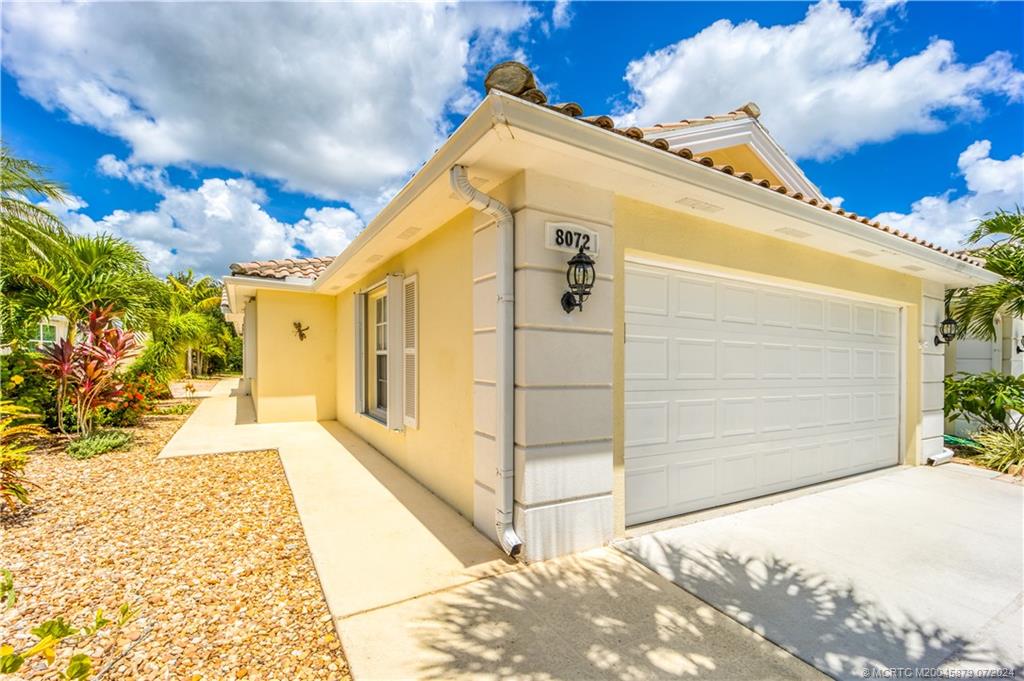 a view of a garage