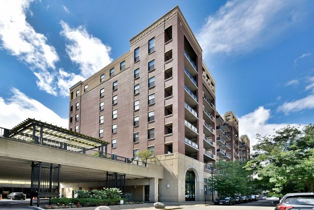 $349,900 | 833 West 15th Place, Unit 305W | University Village East