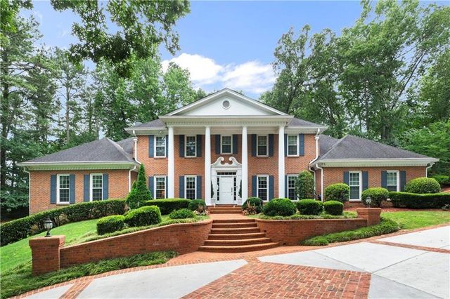 $2,000,000 | 1120 Heards Ferry Road Northwest | Sandy Springs