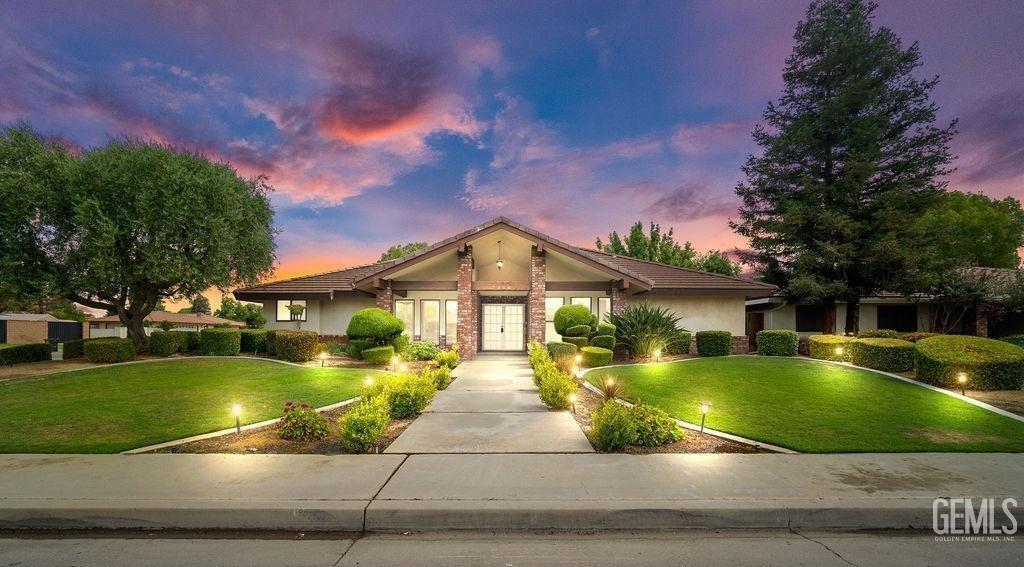 a view of a house with a yard