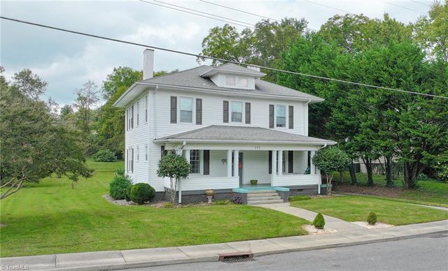 $339,900 | 220 West Church Street | Mount Airy