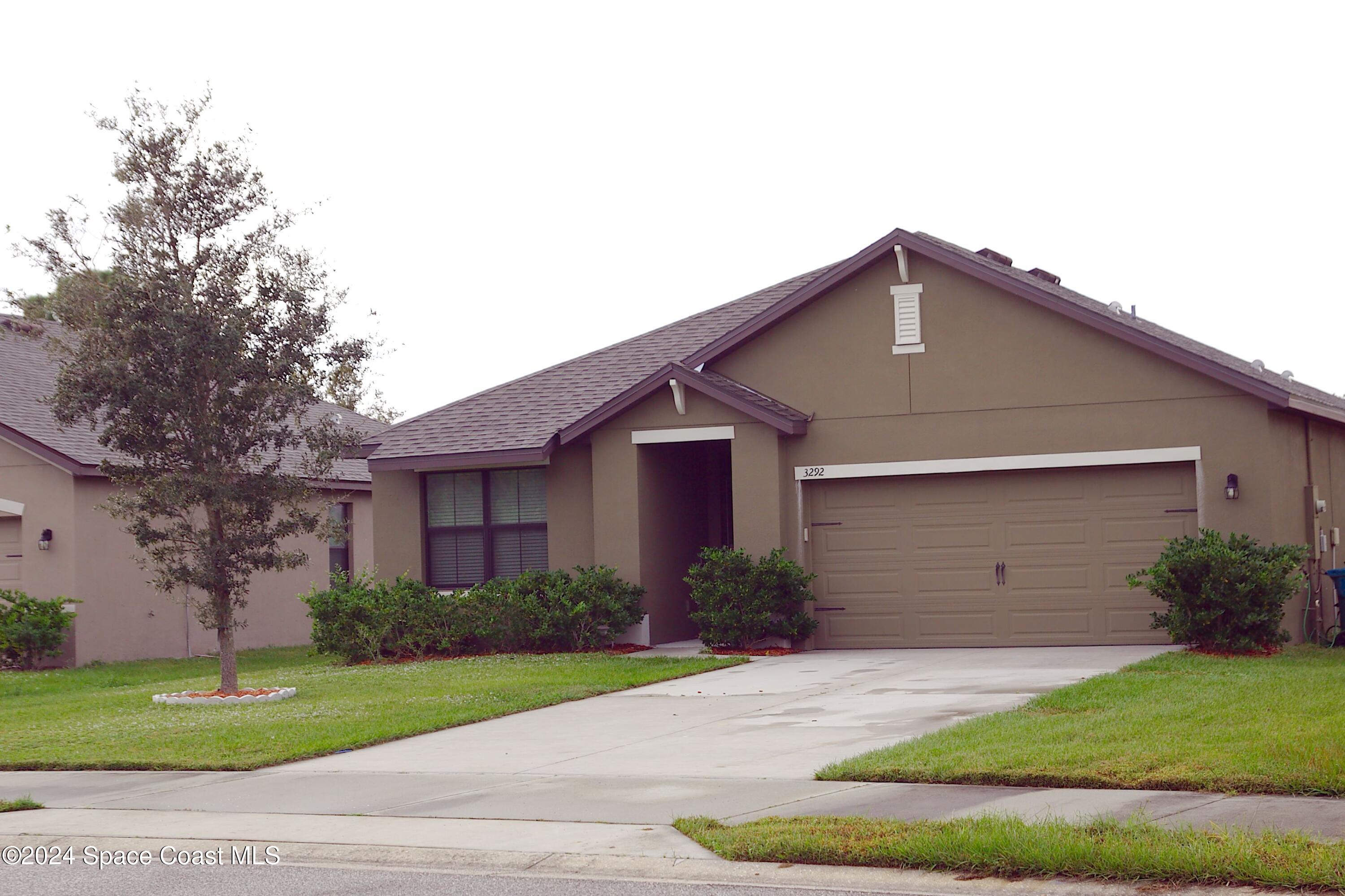 a front view of house with garage and yard