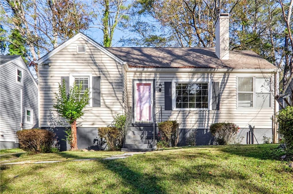 a view of a house with a yard