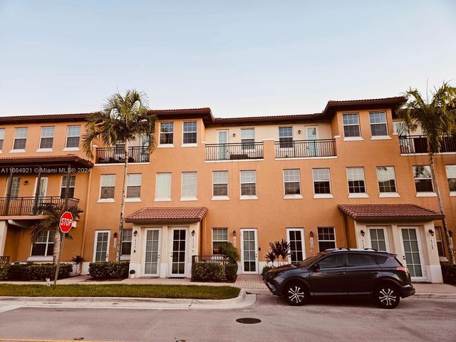 $340,000 | 14766 Southwest 10th Street, Unit 10506 | Cobblestone