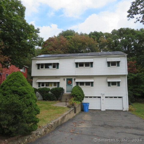 a view of a house with a backyard