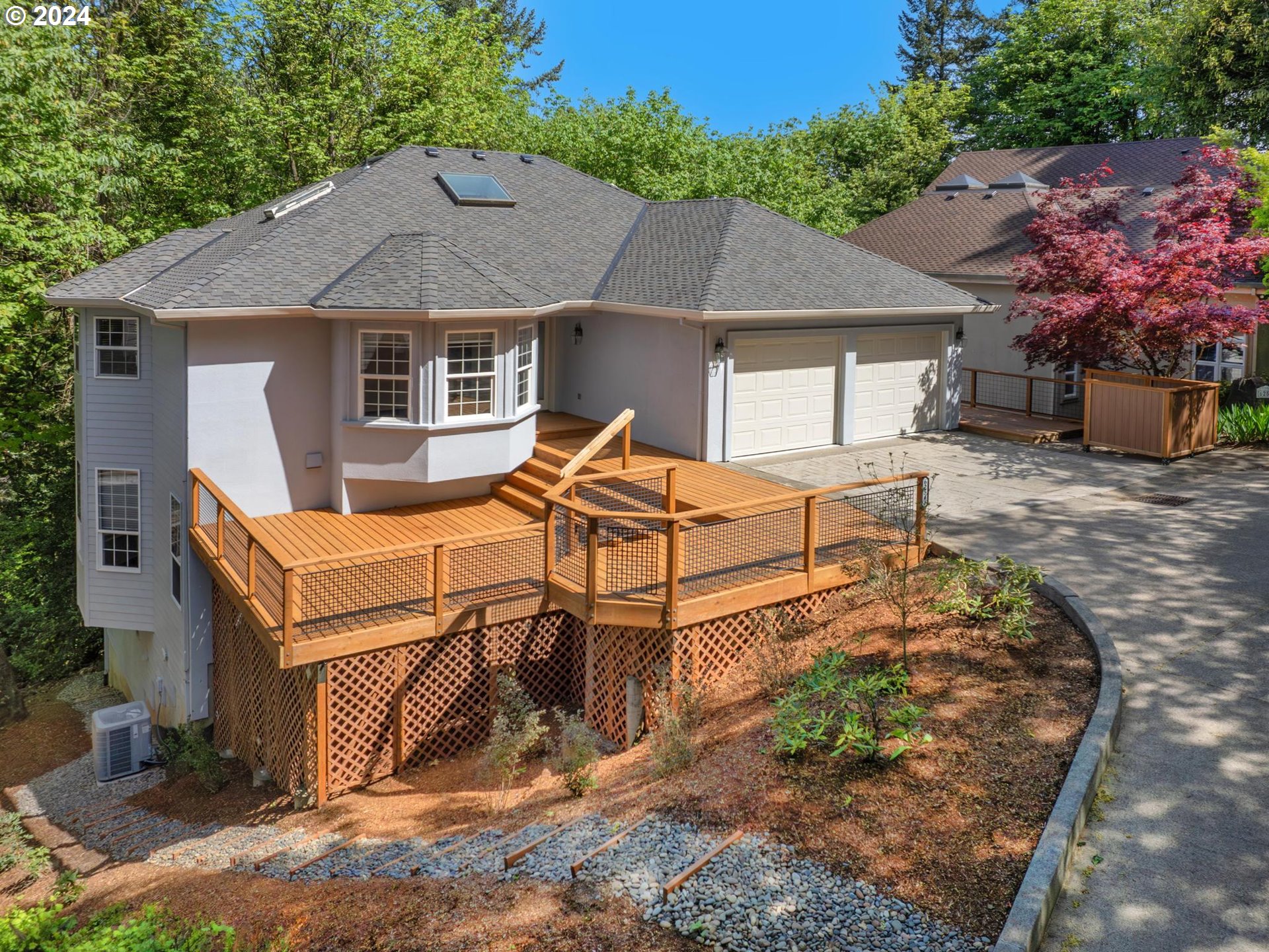 a view of a house with backyard and sitting area