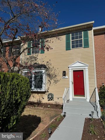 $454,900 | 8704 Ditmars Court | Point of Woods East