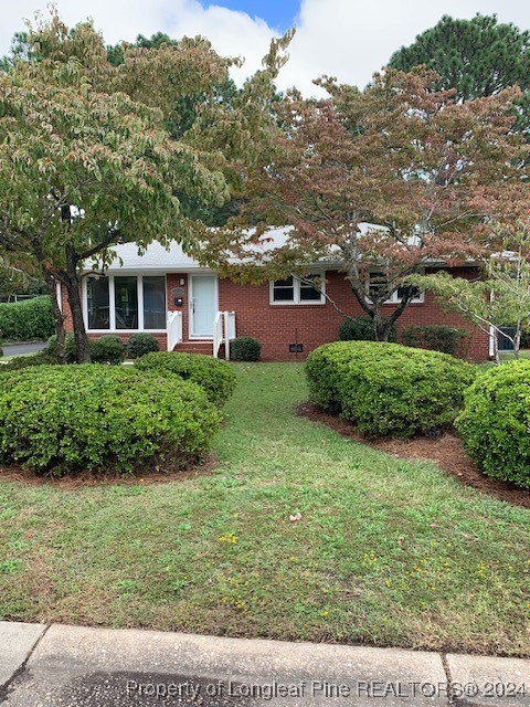 a view of a yard in front of a house