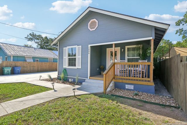 $390,000 | 1006 Center Street | Dignowity Hill