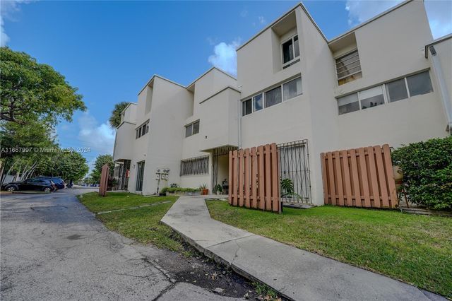 $310,000 | 1912 Southwest 17th Avenue, Unit 17 | Shenandoah