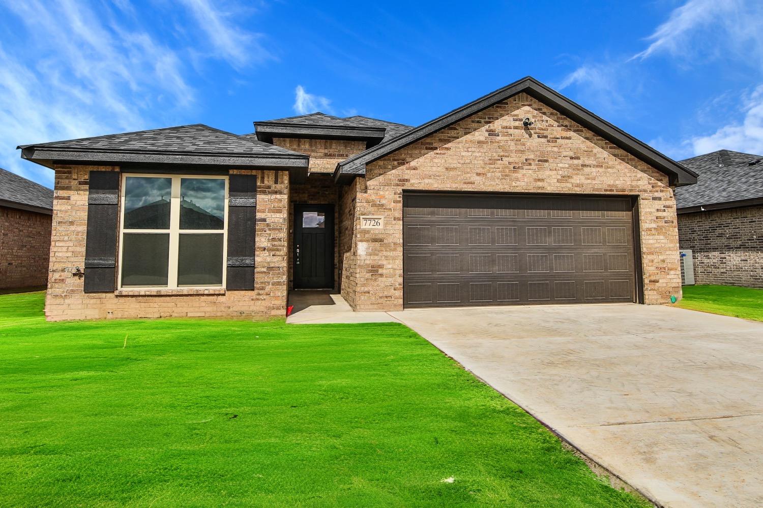 a view of front of a house with a yard