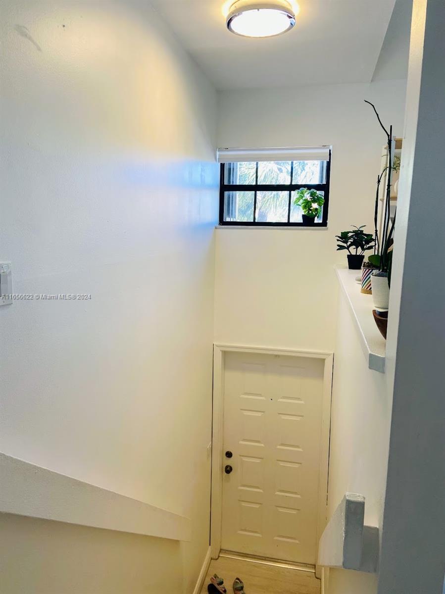 a view of a livingroom with window