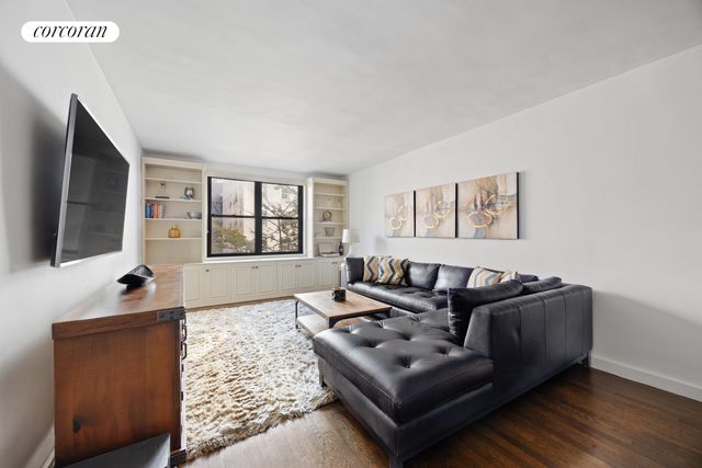 $965,000 | 100 West 12th Street, Unit 4C | West Village