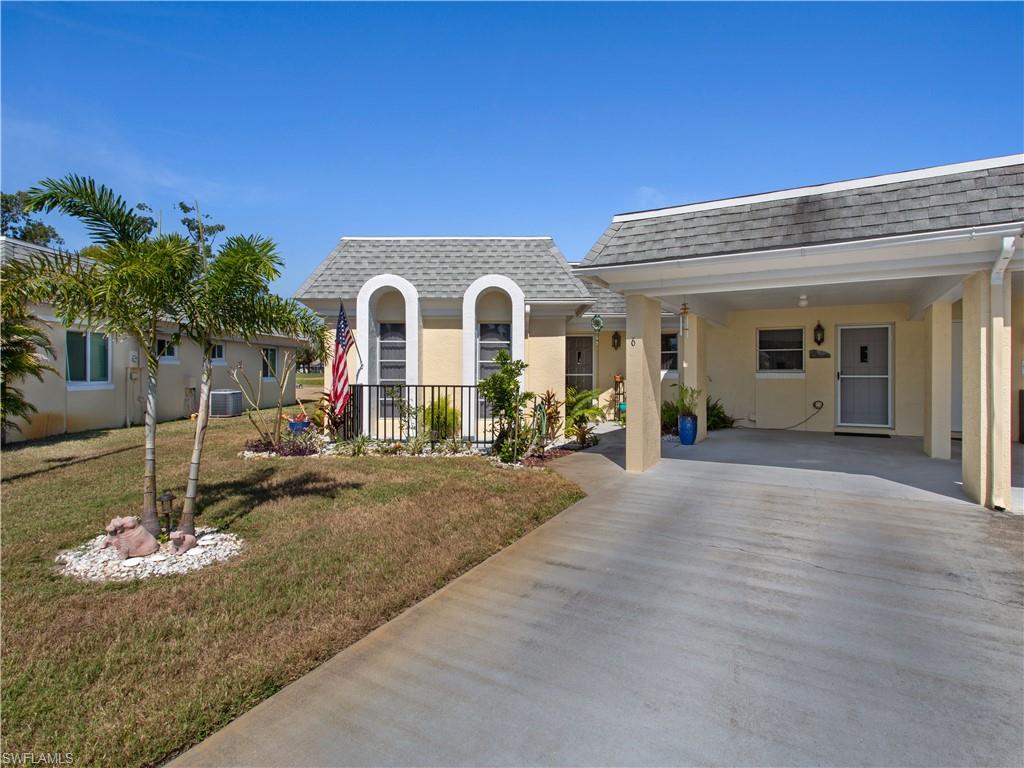 a view of a house with a yard