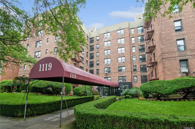 $950,000 | 1119 Ocean Parkway, Unit 2K/2J | Midwood