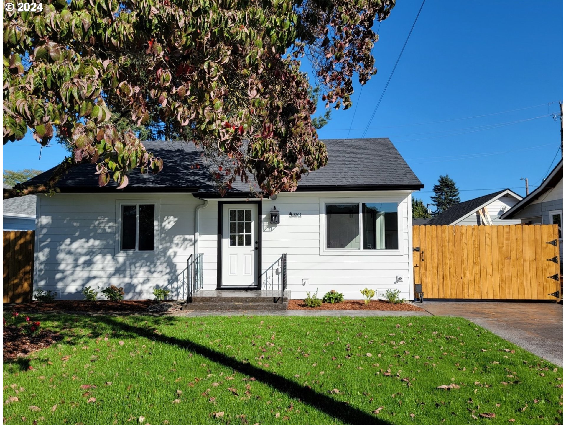 a view of house with backyard