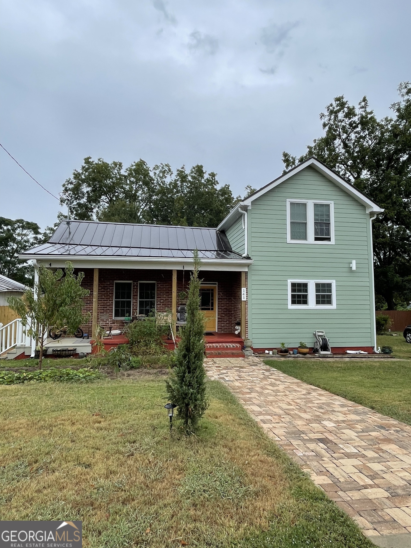 a front view of house with yard