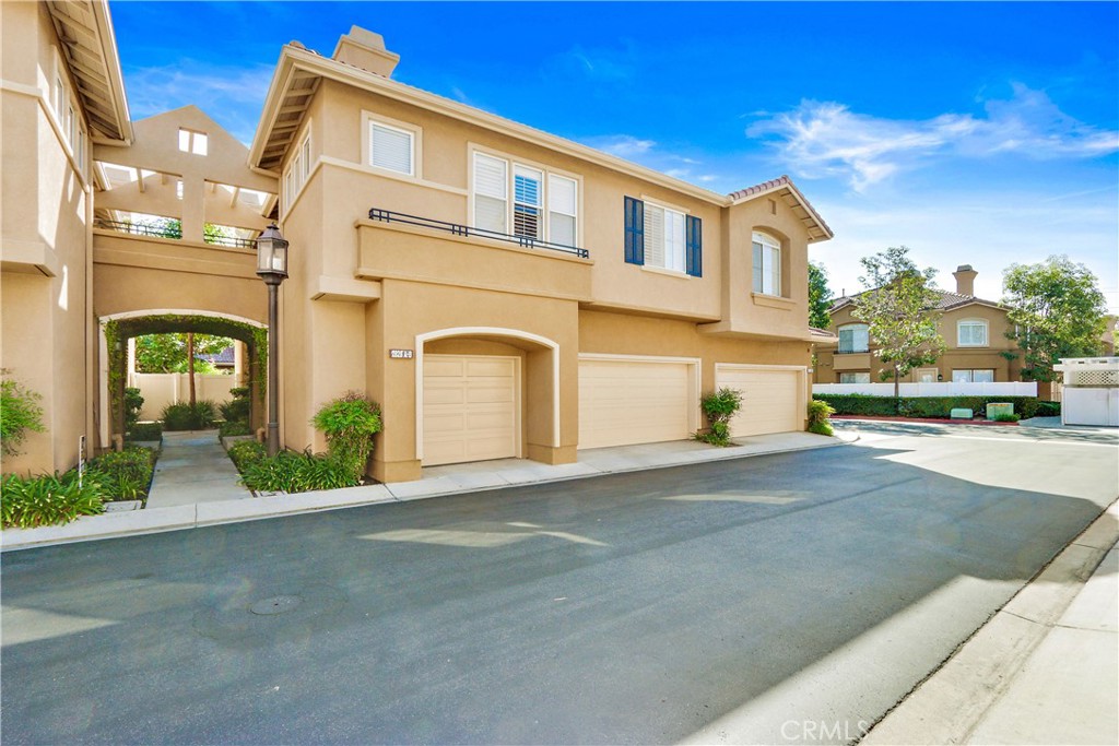 Town home at the Bluffs at Belmont w 2 car garage