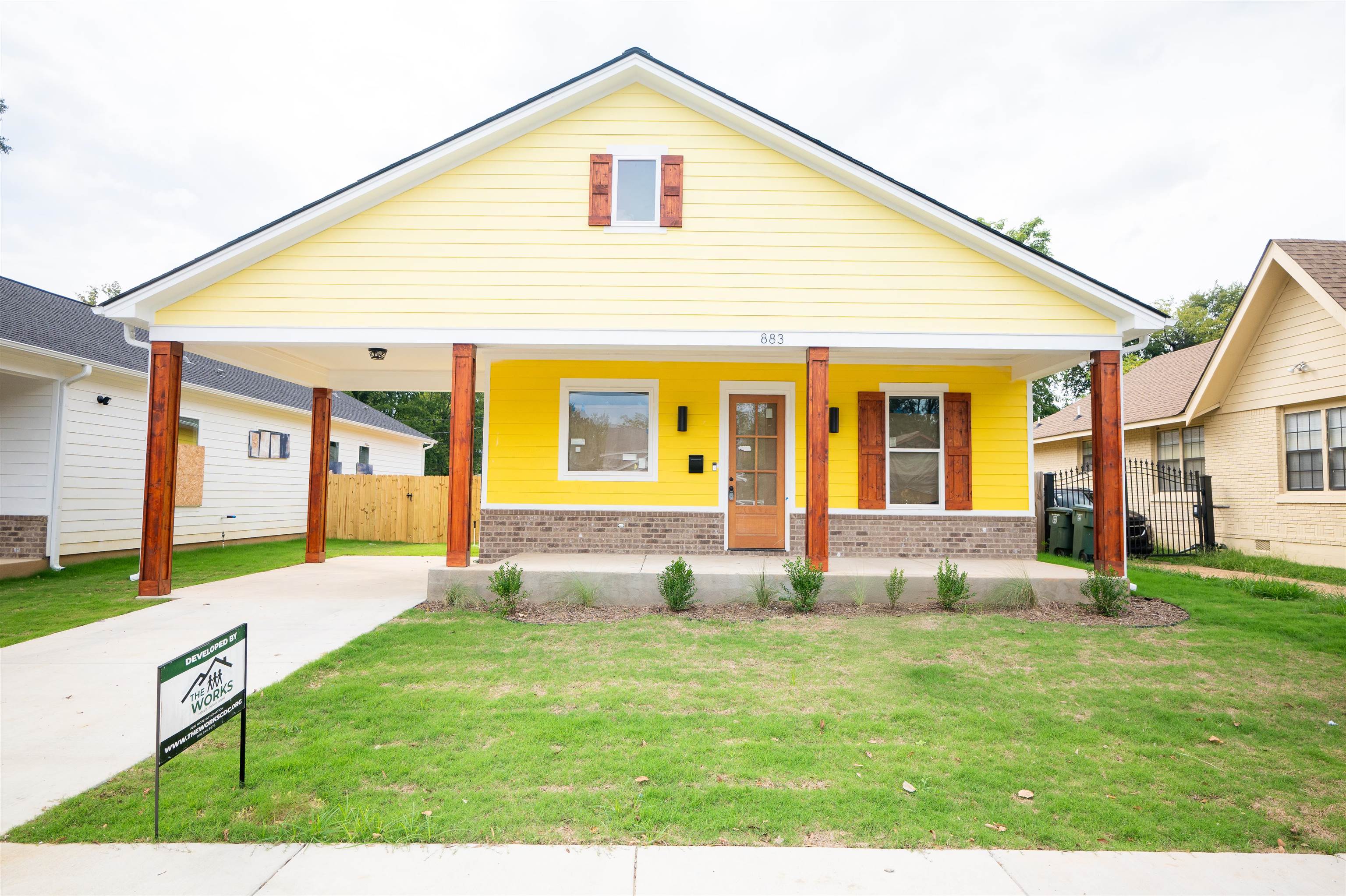 a front view of house with yard