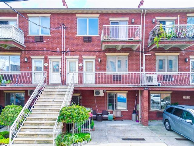 $768,000 | 235 Bay 34th Street, Unit 1C | Gravesend