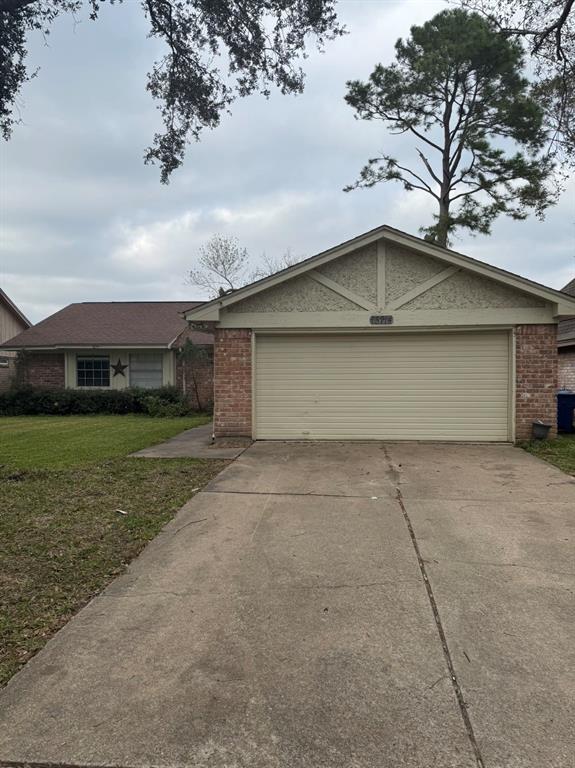 front view of house with a yard