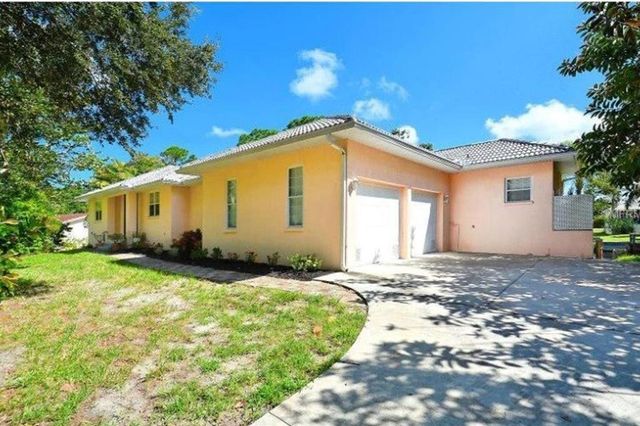 $828,000 | 4704 Pompano Street