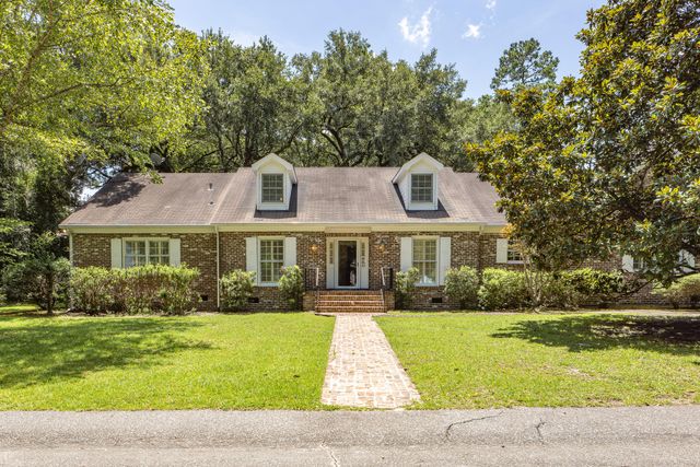 $985,000 | 103 President Circle | Summerville