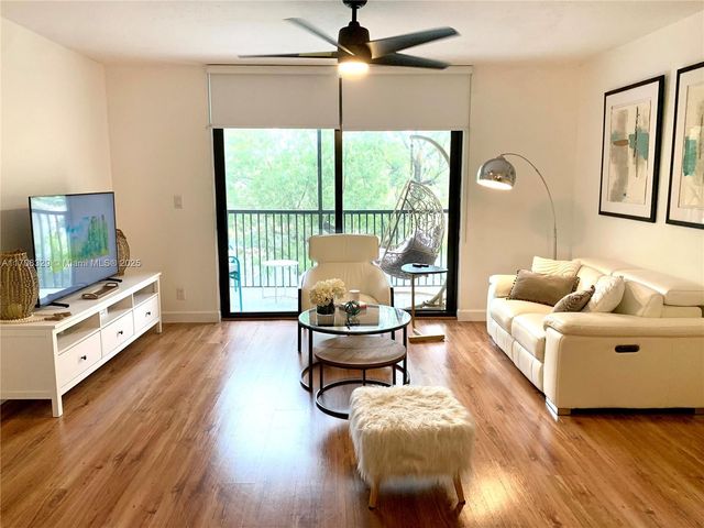 $289,900 | 10551 West Broward Boulevard, Unit 307 | Jacaranda