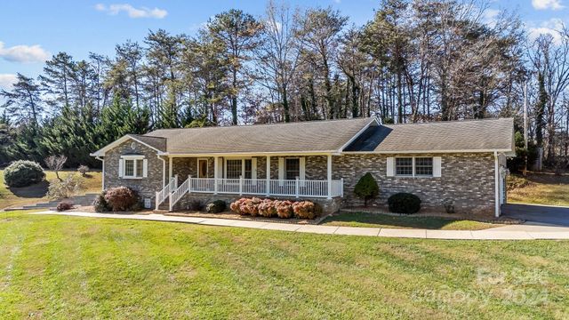 $583,000 | 35 Clayton Drive | French Broad Township - Buncombe County