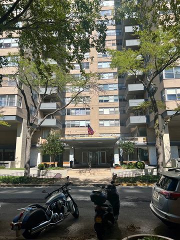 $1,895 | 6301 North Sheridan Road, Unit 25F | Edgewater Beach