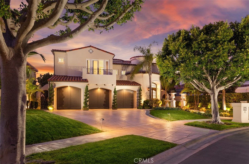 a view of a house with a big yard