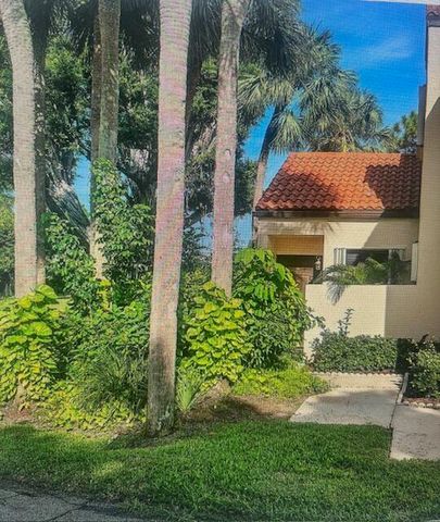 $282,500 | 22 Vía De Casas Sur, Unit 101 | Boynton Beach