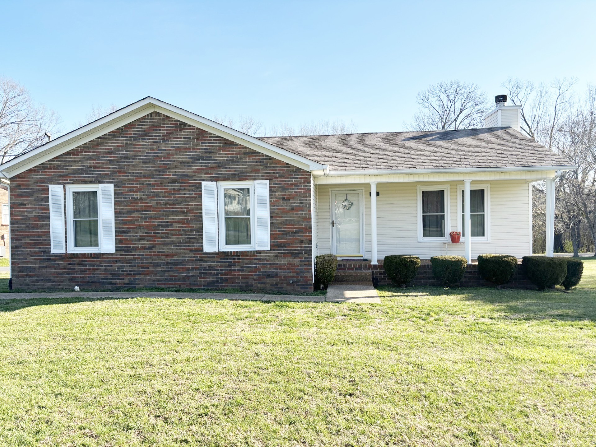 Back on the market! Cozy front porch!