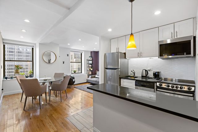 $4,200 | 150 West 51st Street, Unit 1511 | Theater District